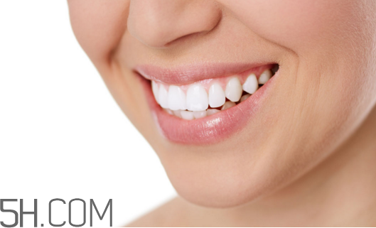 喝咖啡怎么防止牙齒變黃？小蘇打怎樣美白牙齒？