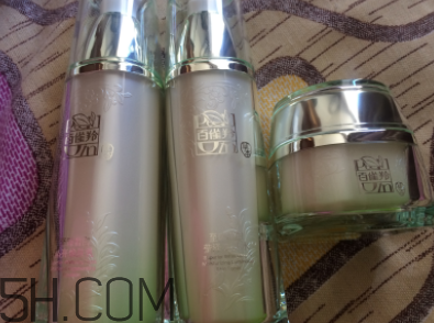 百雀羚至臻皙白組合套裝包含哪些？什么功效？