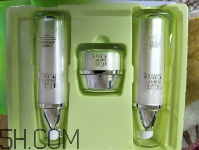 百雀羚至臻皙白組合套裝包含哪些？什么功效？