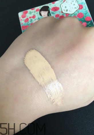 百雀羚氣墊BB霜浮粉嗎？適合干皮嗎？