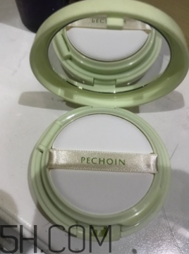 百雀羚氣墊BB霜浮粉嗎？適合干皮嗎？