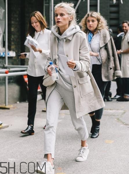 冬天穿九分褲穿什么鞋子？冬天九分褲配什么鞋子好看？