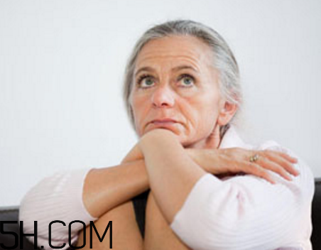 更年期來臨的信號(hào)有哪些？更年期期間的飲食有什么禁忌？