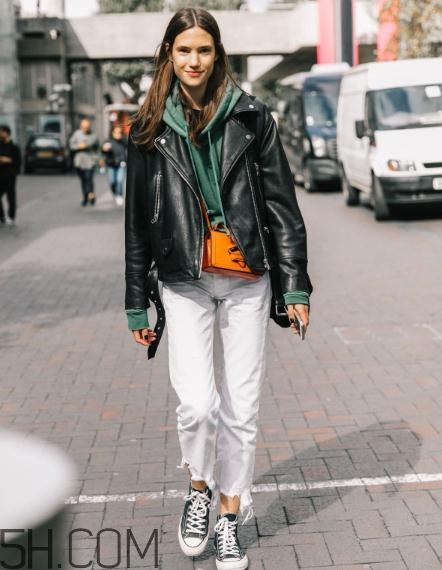 冬天穿九分褲穿什么鞋子？冬天九分褲配什么鞋子好看？