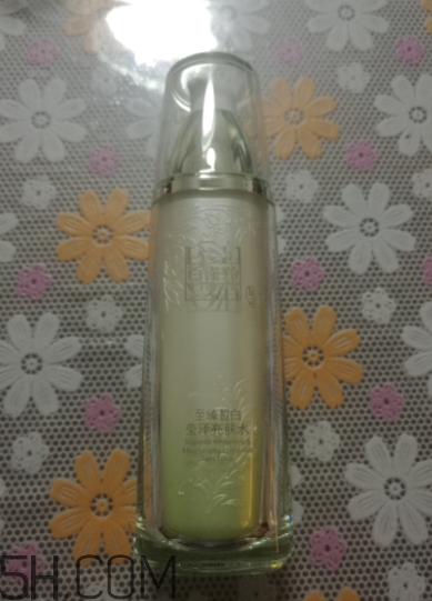 百雀羚亮膚水是清潔水嗎？適合油皮嗎？