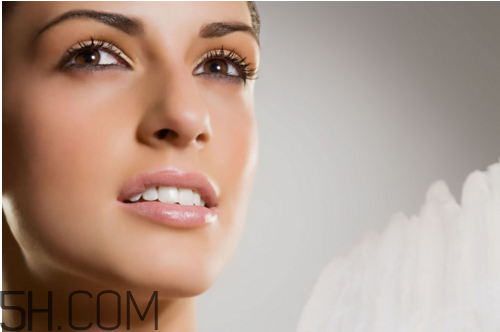 戴牙套可以用漱口水嗎？牙齒矯正后用什么刷牙？