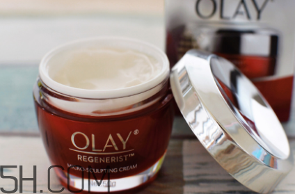 olay大紅瓶面霜適合白天用嗎？能見光嗎？