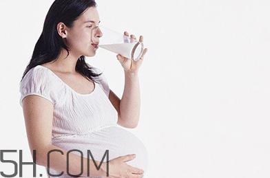 哪些孕媽不宜喝牛奶？準(zhǔn)媽媽喝奶要注意什么？