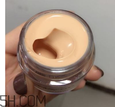 Olay素顏眼霜油不油？適合什么膚質(zhì)？