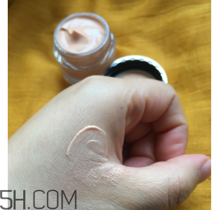 Olay素顏眼霜油不油？適合什么膚質(zhì)？