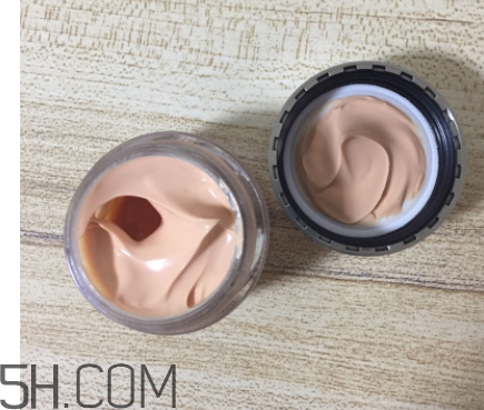 Olay素顏眼霜油不油？適合什么膚質(zhì)？