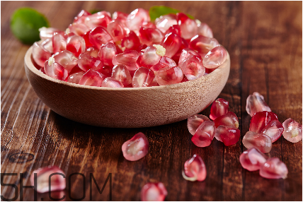 吃石榴牙齒變黑怎么回事？吃核桃牙齒變黑怎么回事？