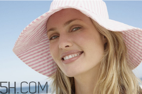 烤瓷牙取下來還能用嗎？瓷貼面美白對(duì)牙齒有損害嗎？