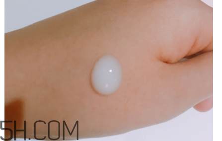 Olay小臉精華露適合什么季節(jié)用？什么膚質(zhì)？