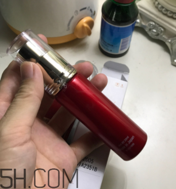 Olay小臉精華露適合什么季節(jié)用？什么膚質(zhì)？