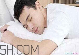 男人趴著睡對身體的危害有哪些？男人趴著睡有哪些危害？