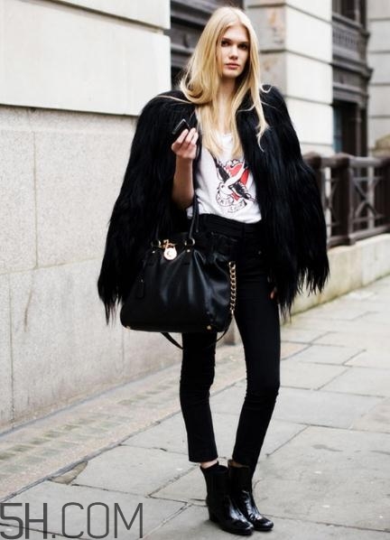 穿短靴怎么配衣服好看？短靴搭配什么上衣？