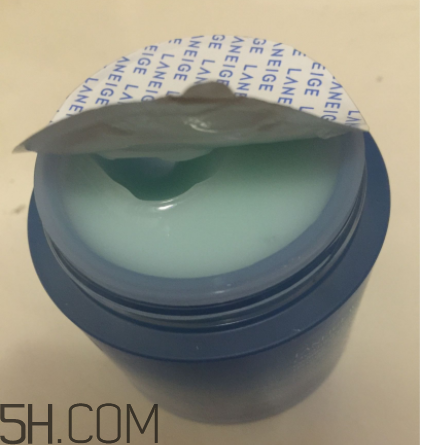 蘭芝睡眠面膜油不油？適合什么膚質？