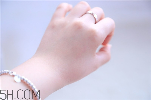 卸妝水對(duì)皮膚有傷害嗎？歐萊雅三合一卸妝水使用測(cè)評(píng)