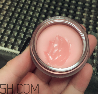 蘭芝夜間唇膜每次敷多厚？每次用多少？