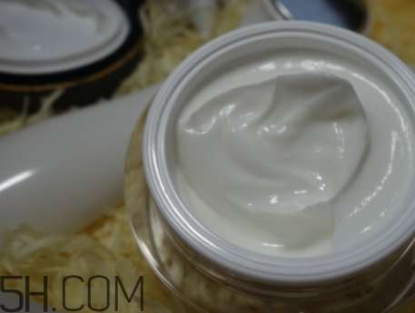 雅頓面霜怎么用？雅頓面霜早晚用嗎？