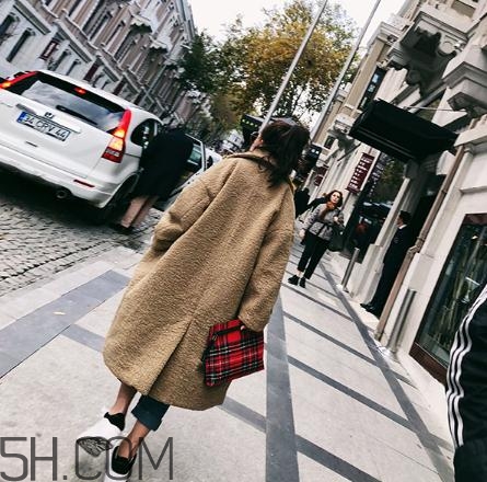 羊羔毛外套貴嗎？羊羔毛大衣價格