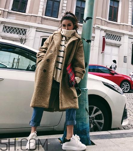 羊羔毛外套貴嗎？羊羔毛大衣價格