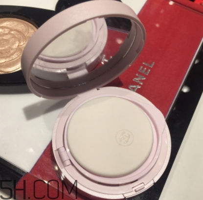 香奈兒氣墊香水怎么打開？香奈兒氣墊香水怎么用