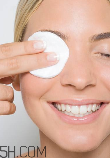 卸妝膏可以當(dāng)洗面奶用嗎？用自然哲理洗面奶還用先卸妝嗎？