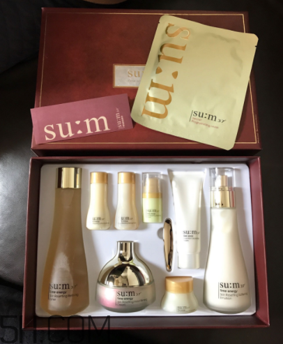 SUM37時光肌底套盒有什么？適合什么膚質(zhì)？