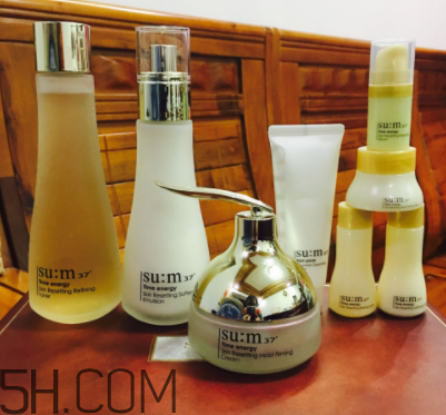 SUM37時光肌底套盒有什么？適合什么膚質(zhì)？