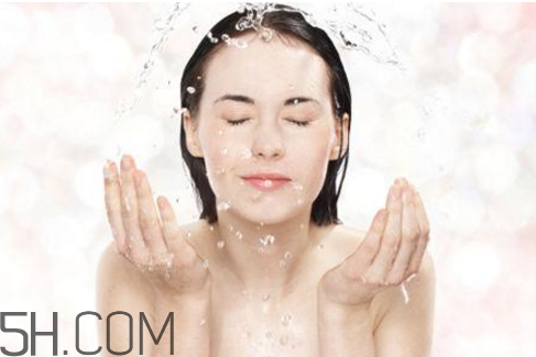 素顏霜v7真的不用卸妝嗎？卸妝時(shí)水溫要注意什么？