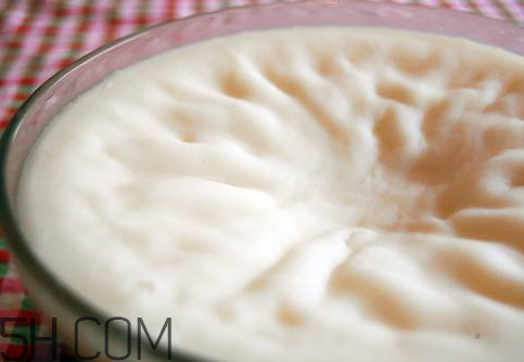 豬油變黃了能吃嗎 豬油變紅是什么原因 豬油變黃了能吃嗎 豬油變紅是什么原因