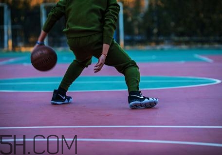 nike kyrie 4實(shí)戰(zhàn)效果怎么樣？耐克歐文4代測(cè)評(píng)