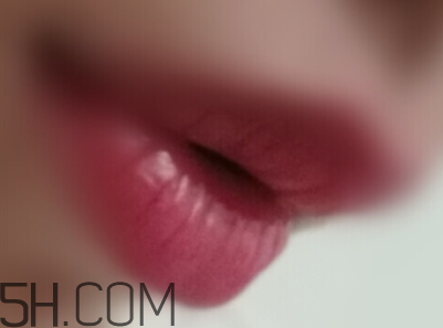 sum37悅色口紅沾杯嗎？持妝效果怎么樣？