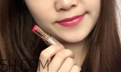 sum37悅色口紅沾杯嗎？持妝效果怎么樣？