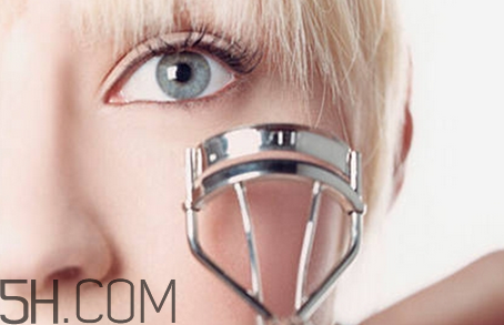 不卸妝睡覺(jué)的危害有哪些？好用的卸妝濕巾推薦