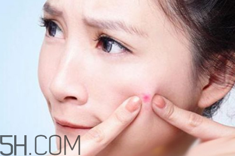 不卸妝睡覺(jué)的危害有哪些？好用的卸妝濕巾推薦