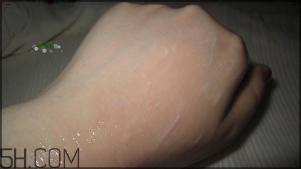 卸妝膏可以當(dāng)洗面奶用嗎？用自然哲理洗面奶還用先卸妝嗎？