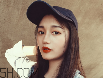 中午睡覺要卸妝嗎？怎么避免帶妝睡覺的危害？