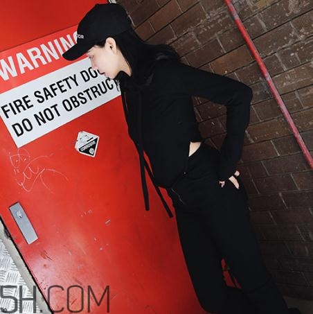 黑色衣服粘毛怎么處理？黑色衣服沾毛怎么辦？