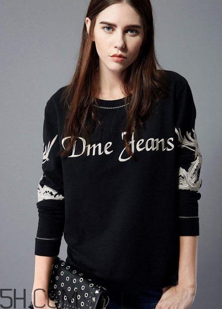 黑色衣服洗的發(fā)白怎么補救？黑色衣服發(fā)白了如何復原？