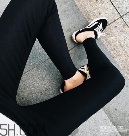 黑色褲子掉色怎么辦？黑色褲子怎么洗不掉色？