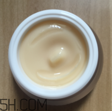 sum37魔法眼霜油不油？油皮能用嗎？