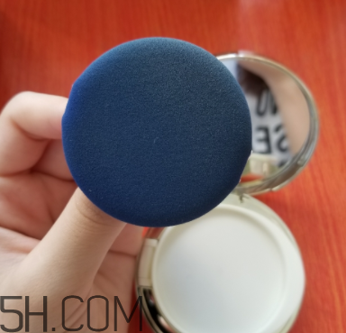 sum37空氣感氣墊霜浮粉嗎？適合油皮嗎？