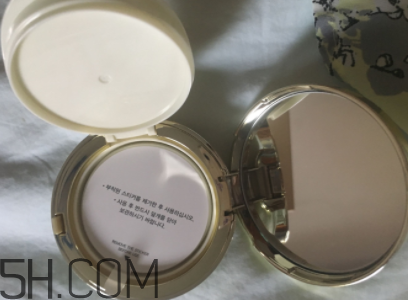 sum37空氣感氣墊霜浮粉嗎？適合油皮嗎？