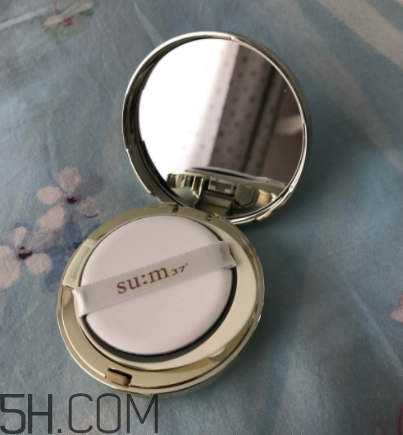 sum37空氣感氣墊霜浮粉嗎？適合油皮嗎？