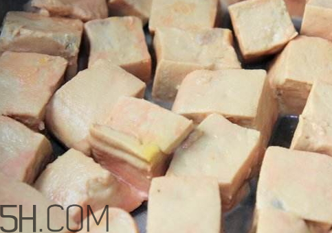 霉豆腐長(zhǎng)白毛可以吃嗎 霉豆腐為什么長(zhǎng)白毛 霉豆腐長(zhǎng)白毛可以吃嗎 霉豆腐為什么長(zhǎng)白毛