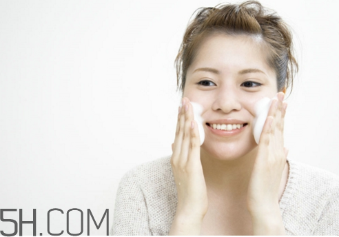 卸妝潔面洗面奶能卸妝嗎？氨基酸洗面奶可以卸妝嗎？