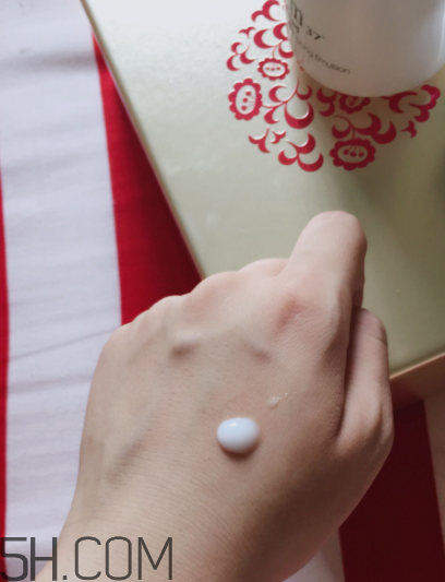 sum37度呼吸保濕乳油不油？適合什么膚質？